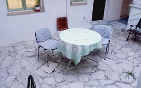 Στην Αυλή της Ράχης